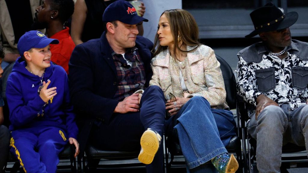 Kids of JLo & Affleck “Still Really Close” Amid Divorce
