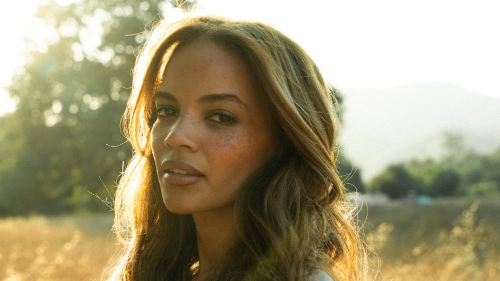 Leslie Grace Unveils New Single and Playlist for ‘Flow With Life’ Era