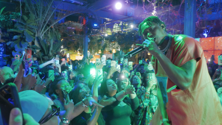 Lucky Daye Shines at Sparkling Sessions Performance in NYC