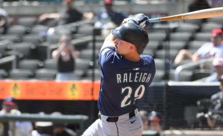 Mariners’ Cal Raleigh Hits 53rd HR in 18-2 Victory Over Braves