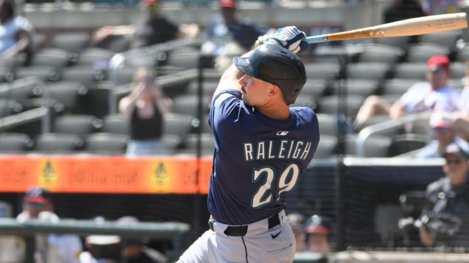 Mariners’ Cal Raleigh Hits 53rd HR in 18-2 Victory Over Braves