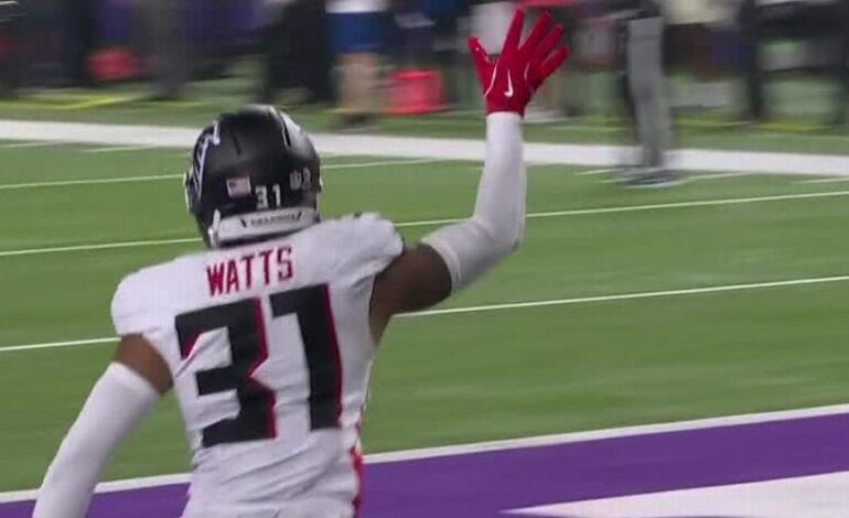 McCarthy Struggles in Vikings’ 22-6 Defeat to Falcons