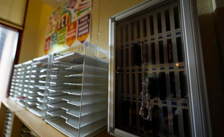 New Jersey Panel Proposes Comprehensive Cell Phone Ban in Schools