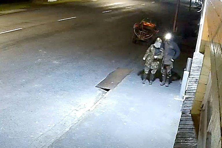 New Zealand Fugitive Father Dies in Police Shootout; Children Safe