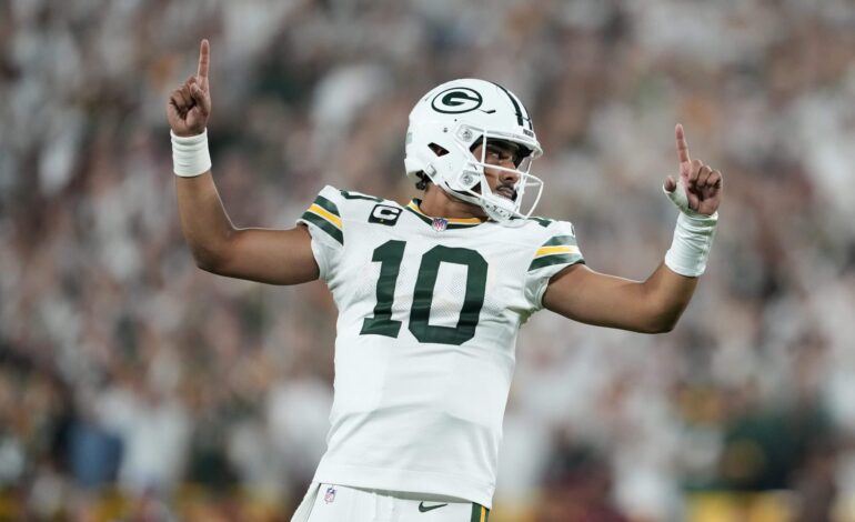 Packers Defense Dominates Commanders in 27-18 Victory