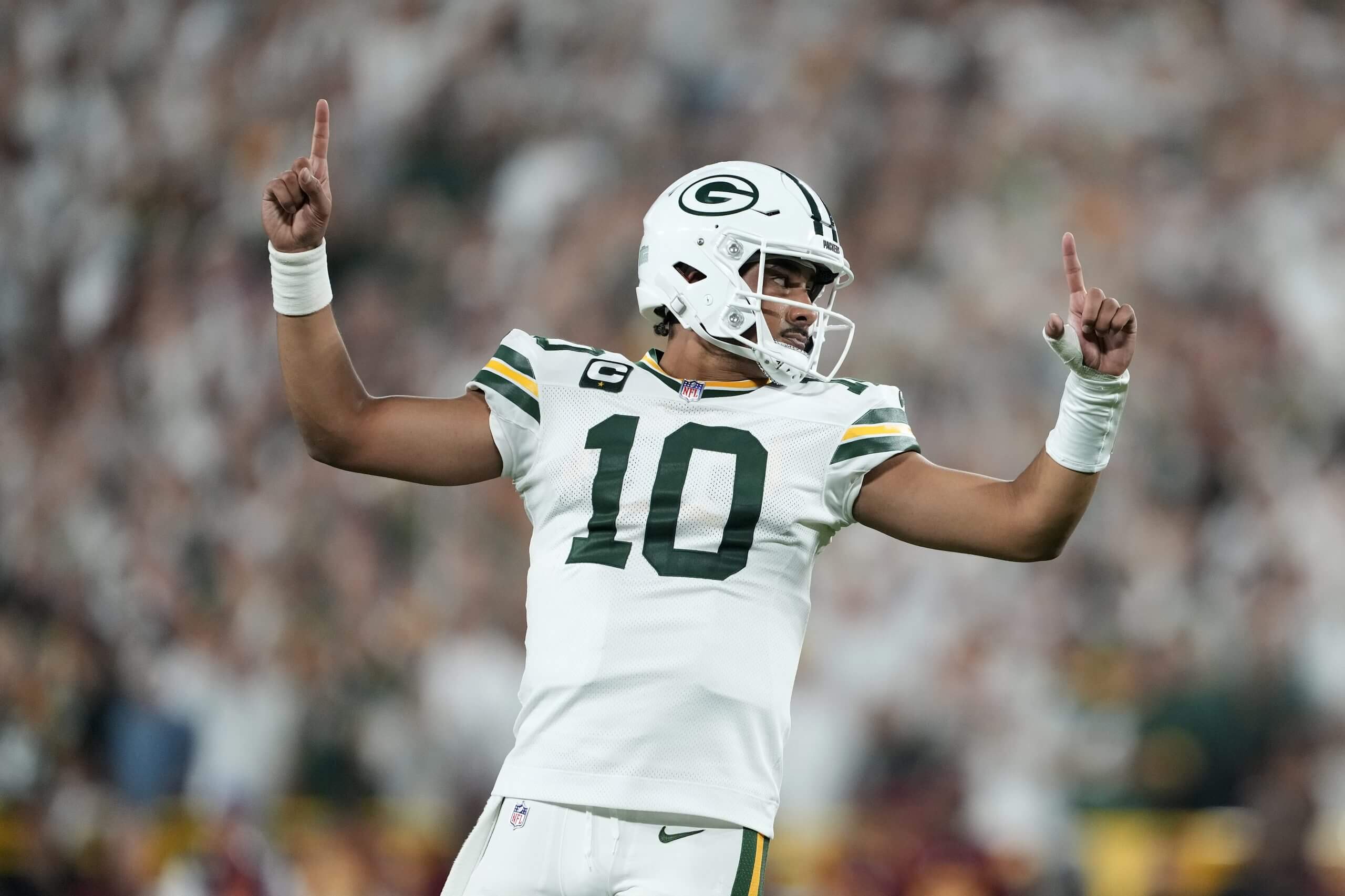Packers Defense Dominates Commanders in 27-18 Victory