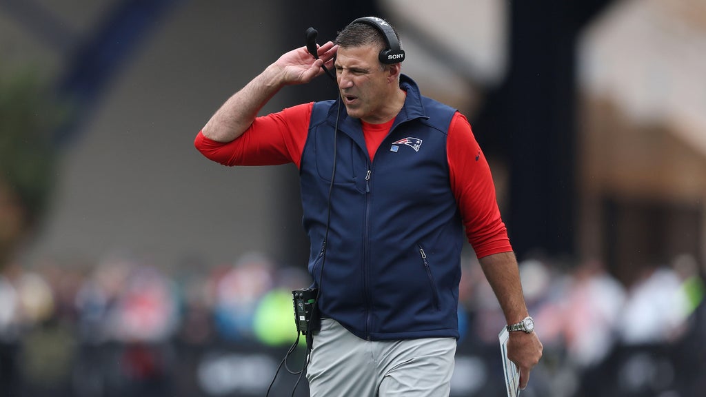 Patriots Fall 20-13 in Vrabel’s Disappointing Coaching Debut