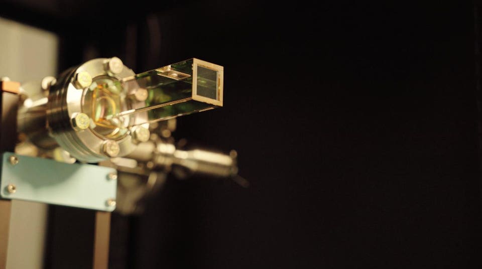 Quantum Source Unveils Breakthrough in Photonic Quantum Computing