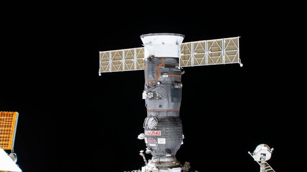 Russia Launches 2.8 Tons of Cargo to ISS Today