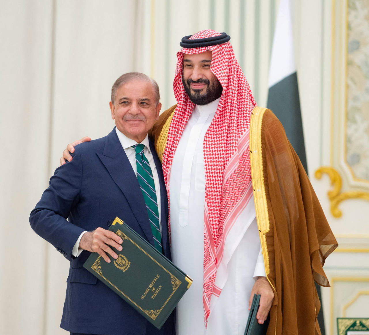 Saudi Arabia Forms New Defense Pact with Pakistan Amid U.S. Tensions
