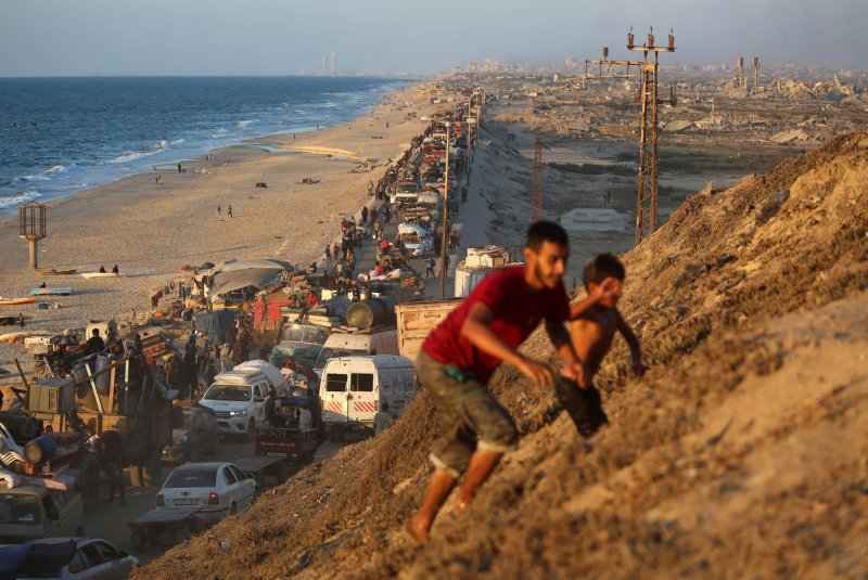 Thousands Evacuate Gaza City as IDF Intensifies Offensive Against Hamas