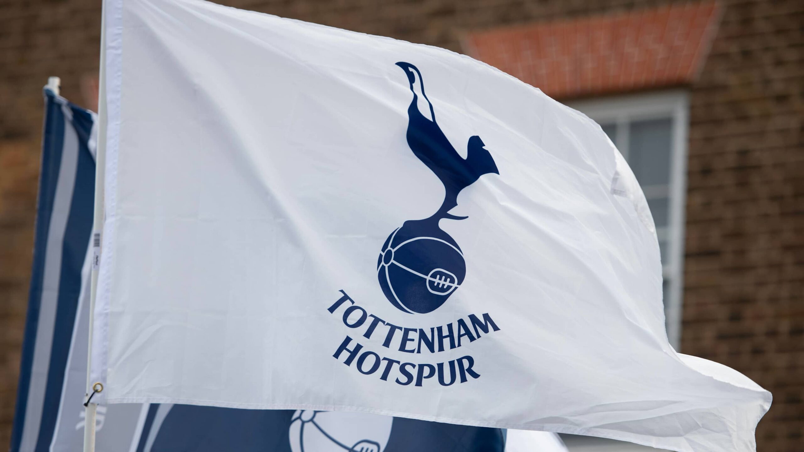 Tottenham Eyes Sunderland Defender Dennis Cirkin for January Move