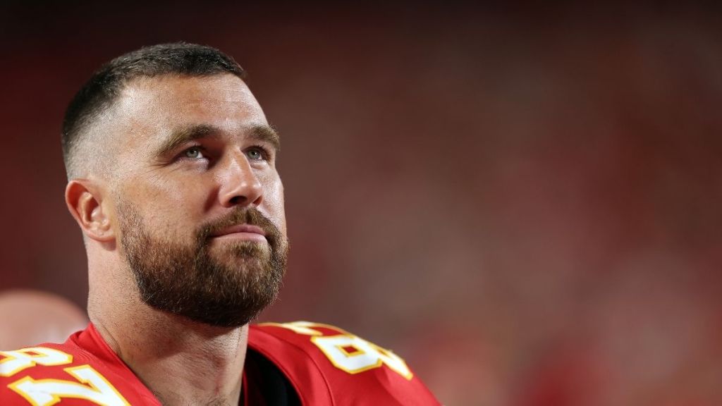 Travis Kelce’s Bold Pregame Outfit Sparks Social Media Firestorm
