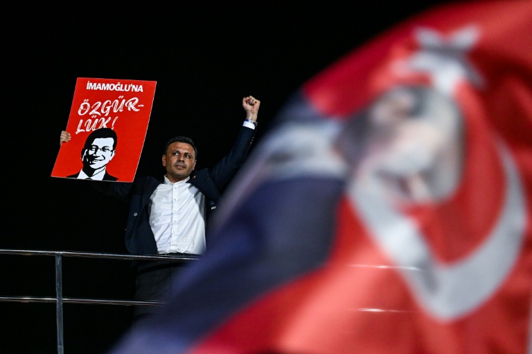 Turkey’s CHP Calls Urgent Congress After Court Ouster of Leaders
