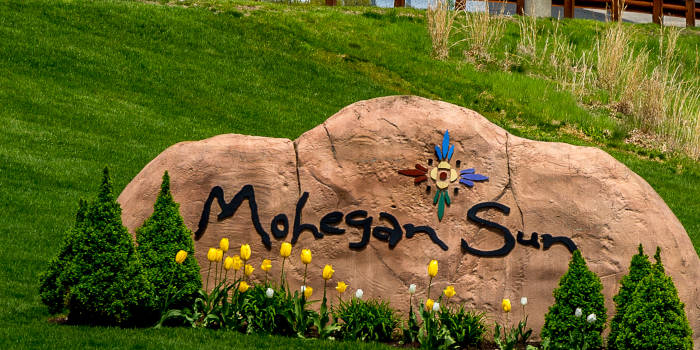 Two Mohegan Sun Players Win Over $650K Each in Big Jackpot