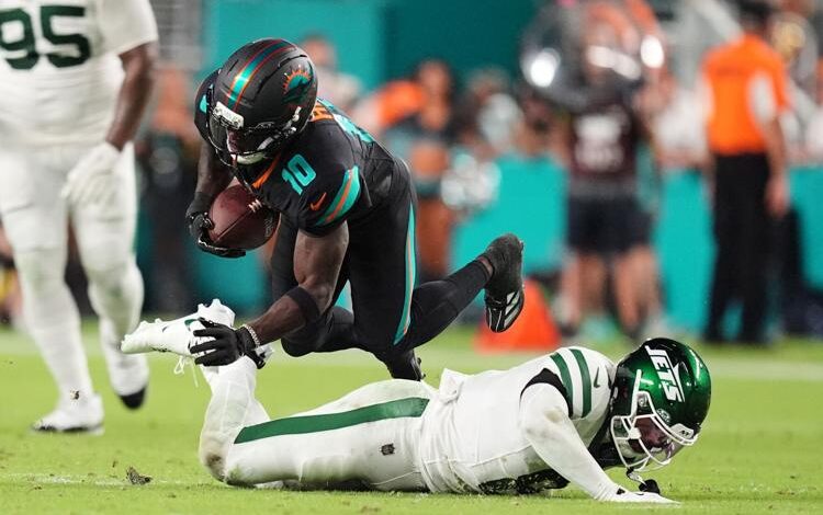 Tyreek Hill Carted Off After Dislocated Knee in Urgent Incident