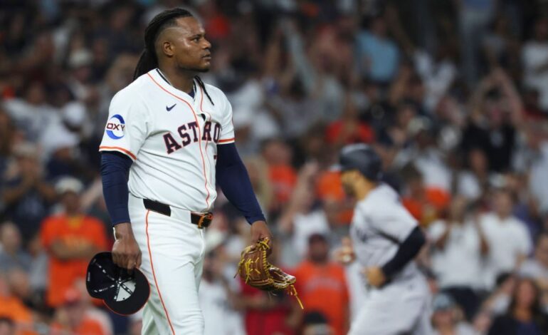 Valdez Apologizes After Hitting Catcher Salazar During Game