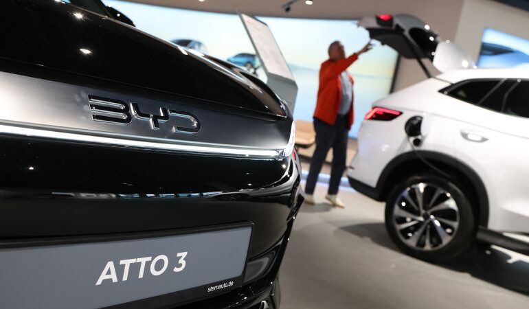 Warren Buffett’s Berkshire Hathaway Exits BYD After 17 Years