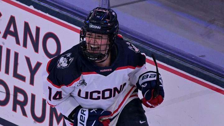 Women’s College Hockey Rankings Shift as Wisconsin Dominates