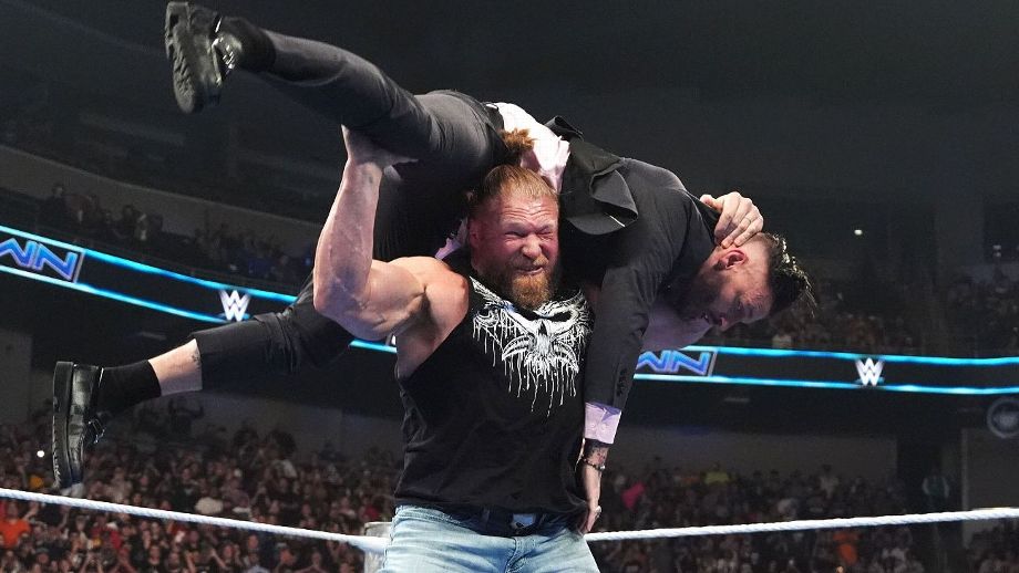 WWE SmackDown Highlights: Major Contracts Signed Ahead of Wrestlepalooza