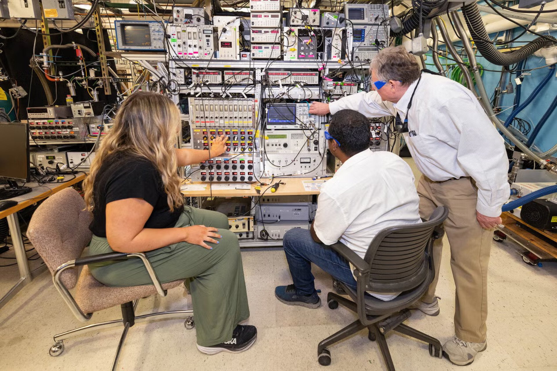 Yale Scientists Track Proton Movement in Water After 200 Years