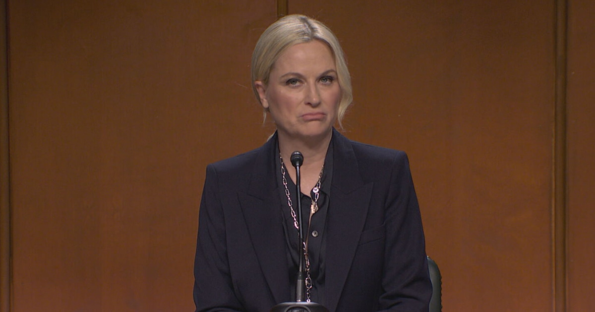 Amy Poehler Returns to SNL, Spars as Pam Bondi Amid Surprises