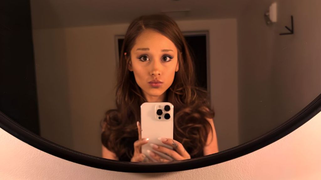 Ariana Grande’s Stunning Brunette Transformation Breaks Instagram