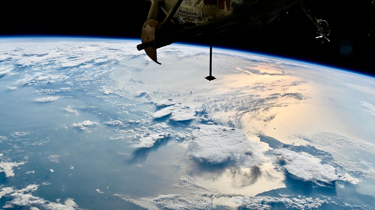 Astronauts Advance Research Amid U.S. Government Shutdown