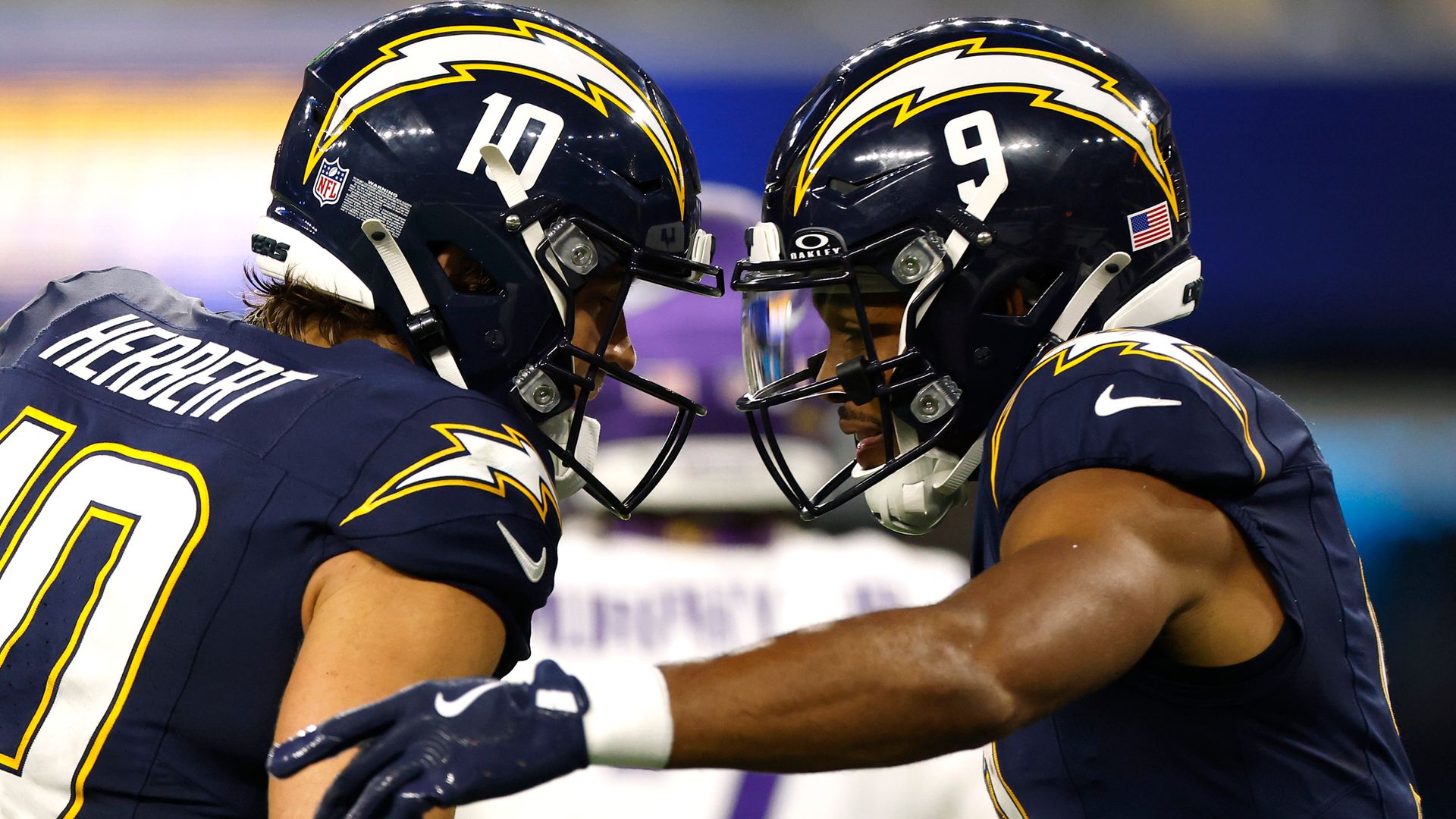 Chargers Rally to Thrash Vikings Behind Herbert’s Three Touchdowns