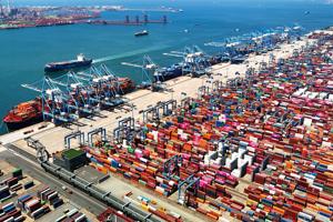 China Rejects Trump’s 100% Tariff Threat, Urges Negotiation