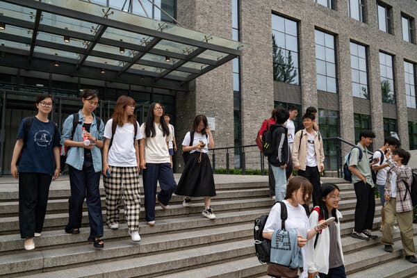 China’s New Visa for Foreign Scientists Faces Public Backlash