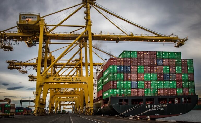 Chinese Shipping to US Plummets 90% Amid Tariff Threats