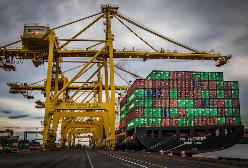 Chinese Shipping to US Plummets 90% Amid Tariff Threats
