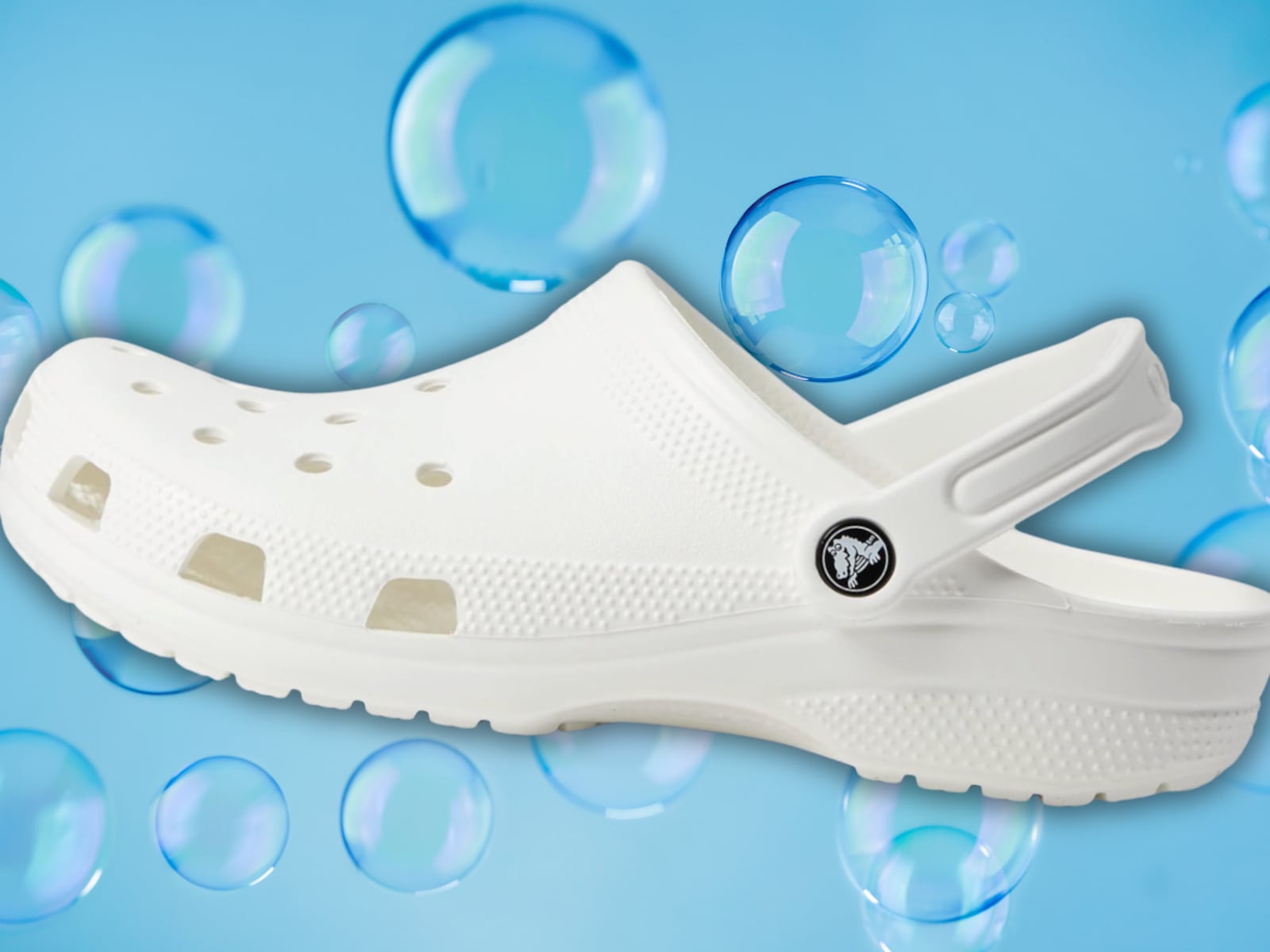 Crocs Cleaning Secret Revealed: Dawn Powerwash Keeps Them White!
