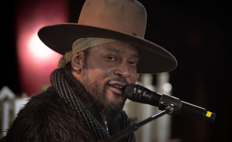 D’Angelo Dies at 51: Tributes Flood In from Beyoncé, Jamie Foxx
