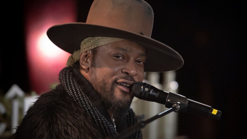 D’Angelo Dies at 51: Tributes Flood In from Beyoncé, Jamie Foxx