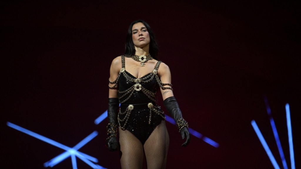 Dua Lipa’s Security Intervenes as Fan Attempts to Touch Her