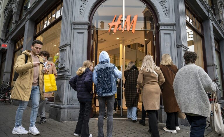Dutch Shoppers Flood Germany for Bargains Amid Cost Crisis