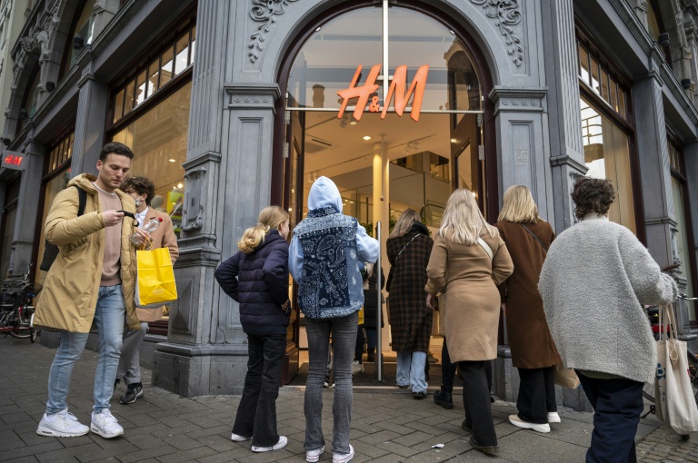 Dutch Shoppers Flood Germany for Bargains Amid Cost Crisis