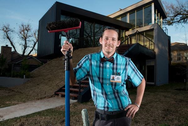 Entrepreneur’s $100 Hack Drives Window Cleaning Business Success