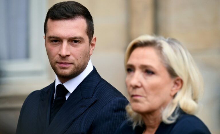 French PM Lecornu Faces Urgent Pressure to Form Cabinet Now