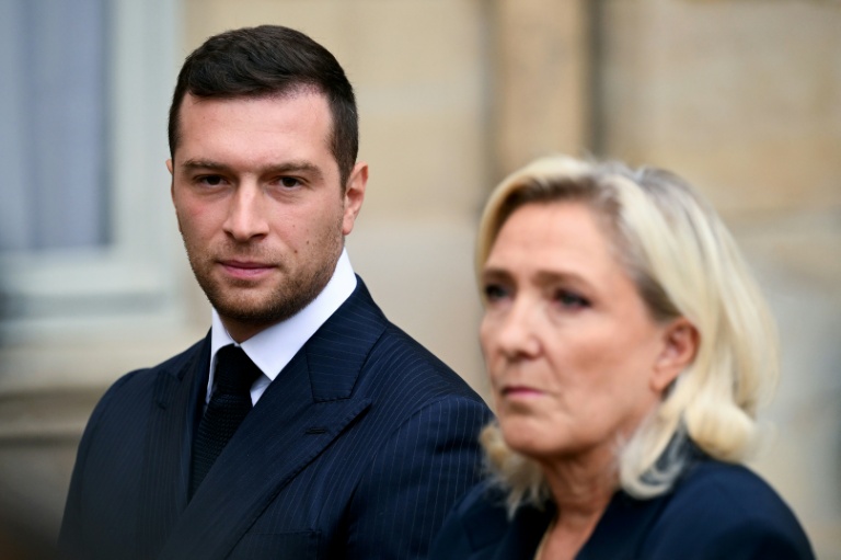 French PM Lecornu Faces Urgent Pressure to Form Cabinet Now