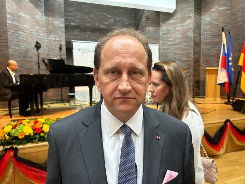 German Ambassador Calls on Putin to End Ukraine Conflict