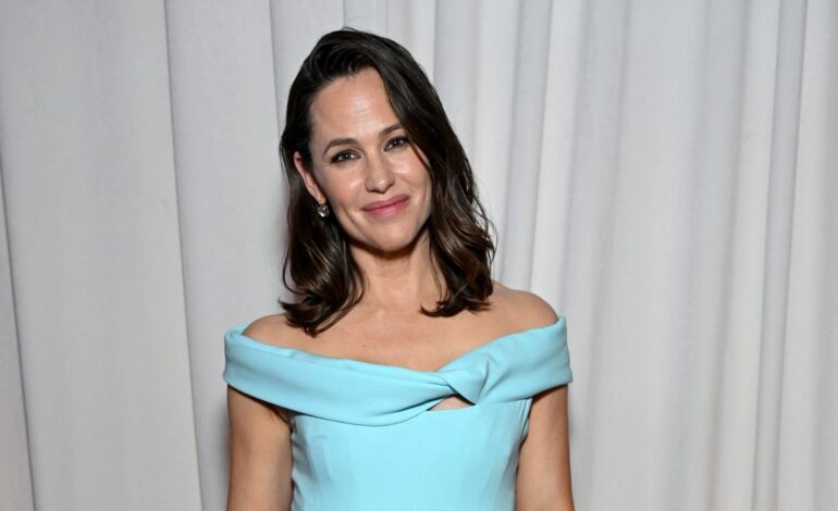 Jennifer Garner Endorses Affordable Knife Block for Home Cooks