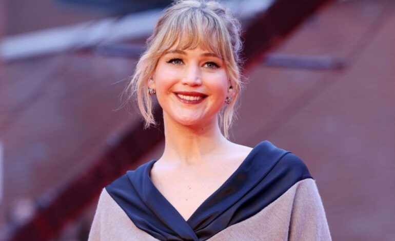 Jennifer Lawrence Calls Ariana Grande’s SNL Parody ‘Spot-On’