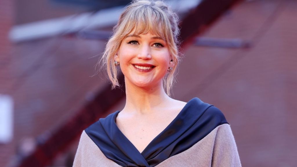 Jennifer Lawrence Calls Ariana Grande’s SNL Parody ‘Spot-On’