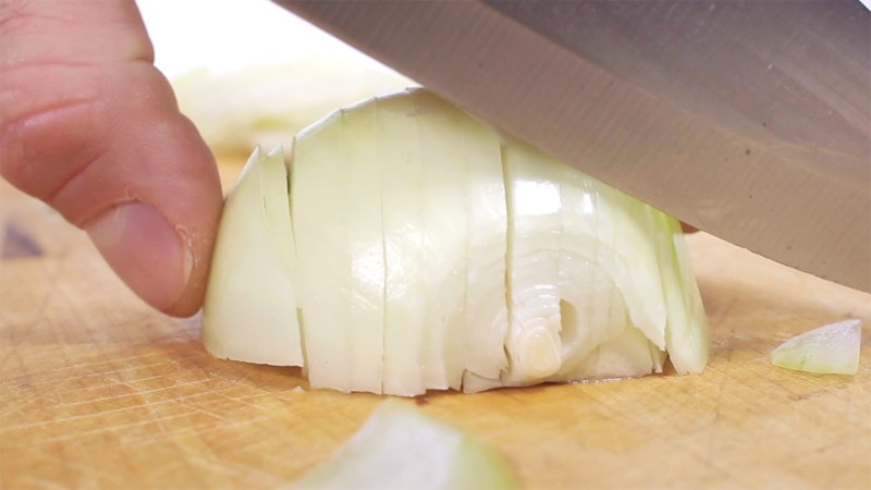 Knife Techniques Reduce Onion Tears, Study Reveals