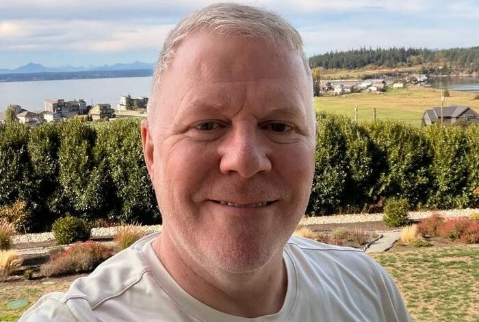 Laid-Off Microsoft Manager Exits Big Tech After 20 Years