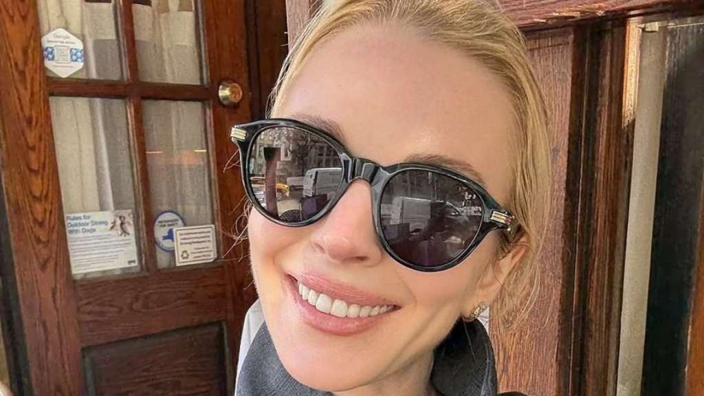 Lindsay Lohan Stuns Fans with New Sunglasses Selfie on Instagram
