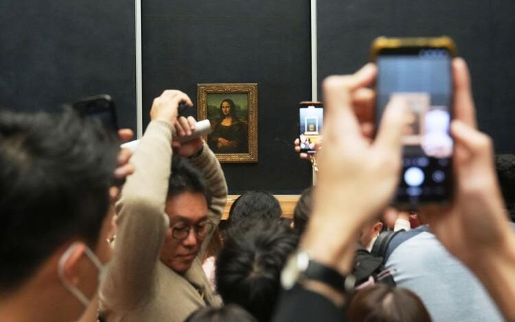 Louvre Heist Sparks Global Fame for France’s Crown Jewels